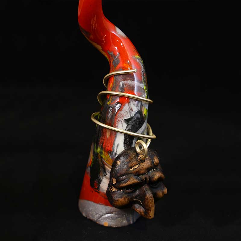 Corno rosso con maschera di pulcinella e ferro in rame - 20 cm