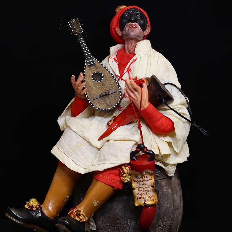Di Virgilio - Pulcinella su botte con corno e mandolino - 38cm